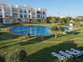 Appartement avec piscine à saidia Climatisation et Wifi